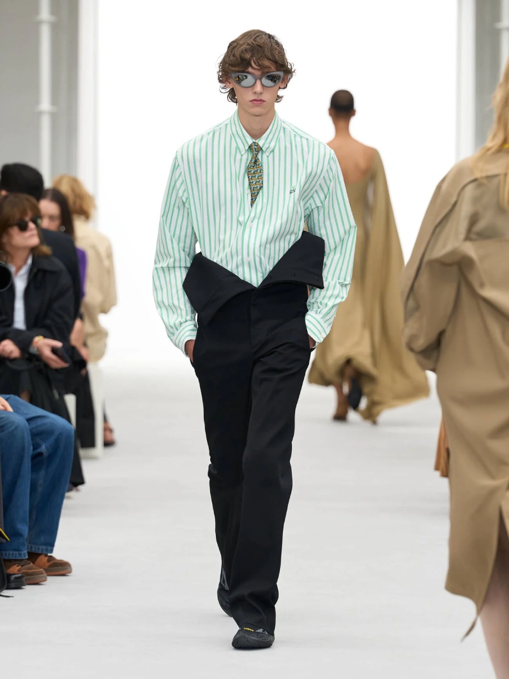 Loewe aterriza entre pragmatismo americano y drama español