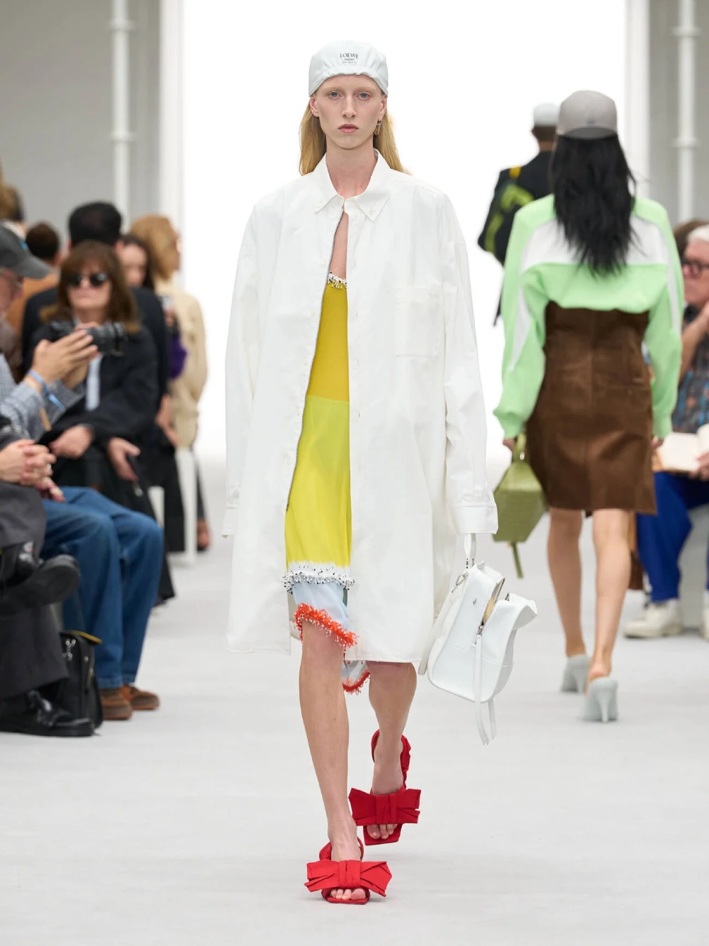 Loewe aterriza entre pragmatismo americano y drama español