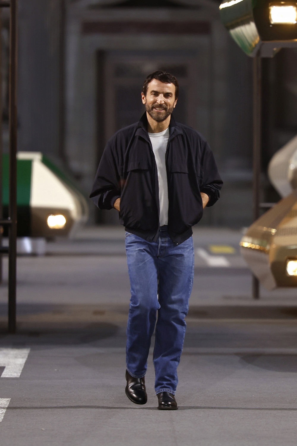 Ghesquiére lleva a Louis Vuitton al futurismo minimal