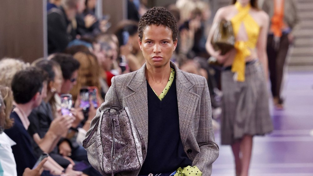 Miu Miu SS27 reescribe sus propios códigos para elevarlos