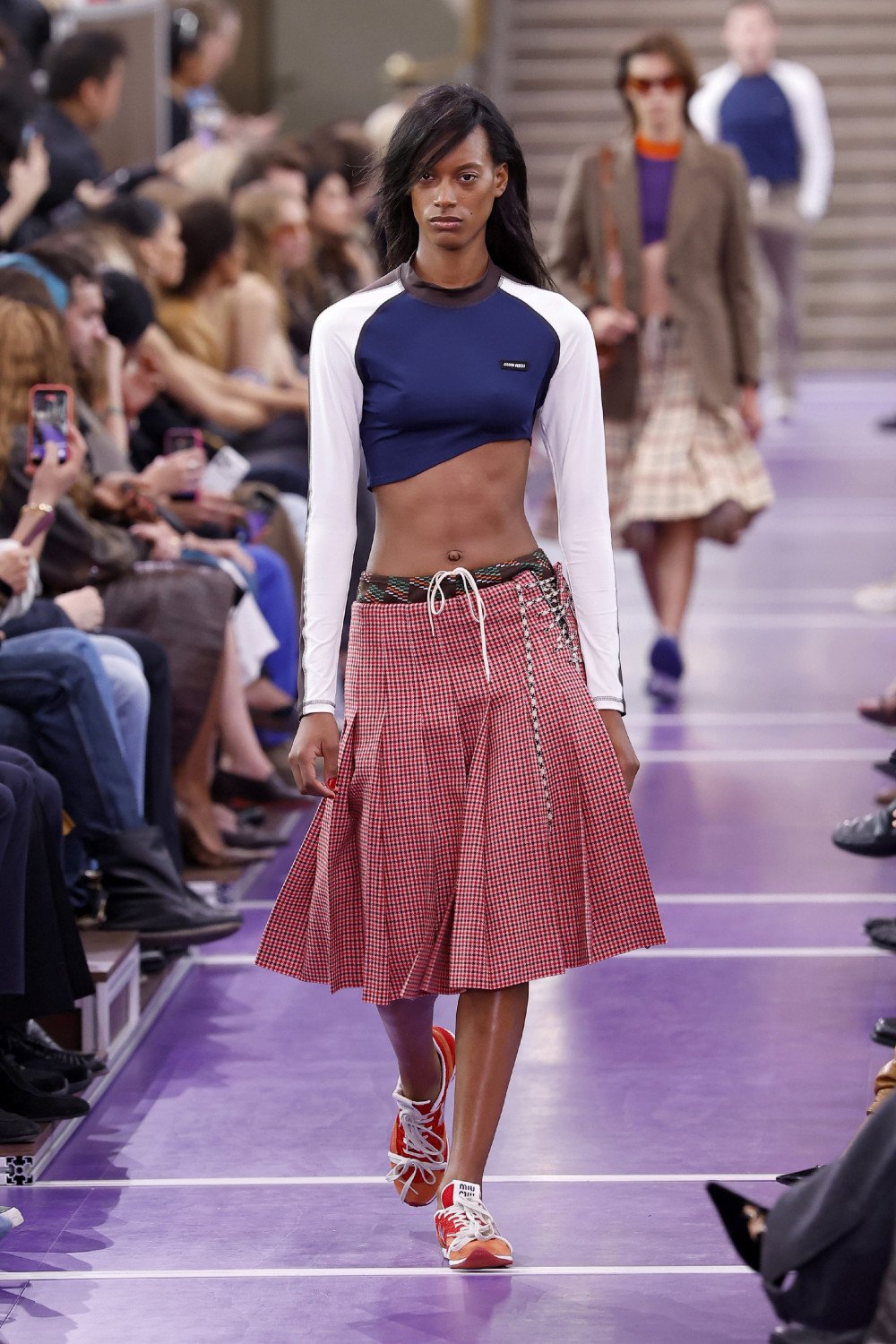 Miu Miu SS27 reescribe sus propios códigos para elevarlos