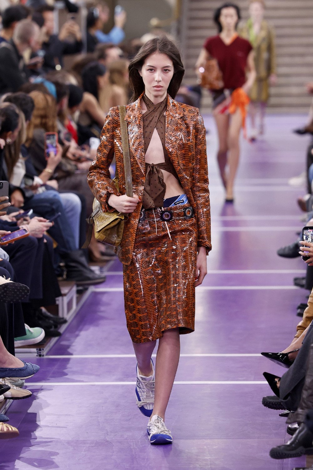 Miu Miu SS27 reescribe sus propios códigos para elevarlos