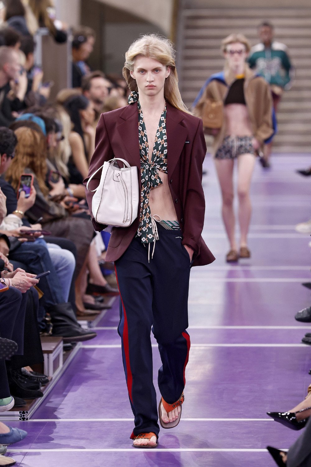 Miu Miu SS27 reescribe sus propios códigos para elevarlos