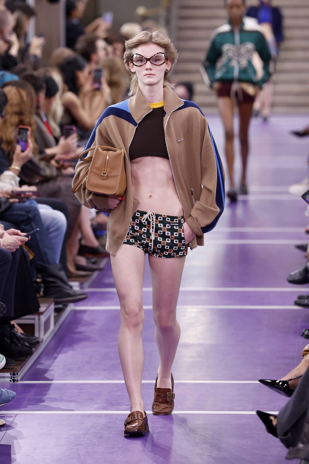 Miu Miu SS27 reescribe sus propios códigos para elevarlos