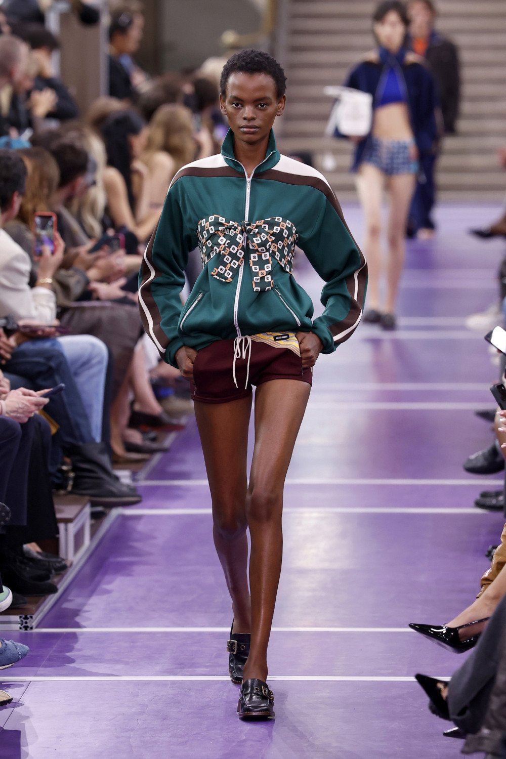 Miu Miu SS27 reescribe sus propios códigos para elevarlos