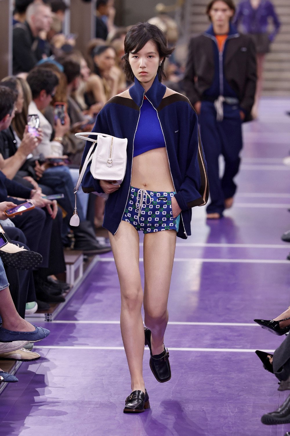 Miu Miu SS27 reescribe sus propios códigos para elevarlos