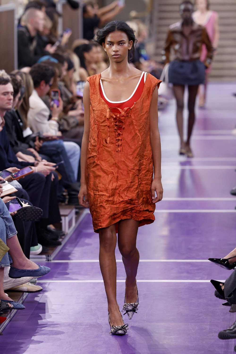 Miu Miu SS27 reescribe sus propios códigos para elevarlos