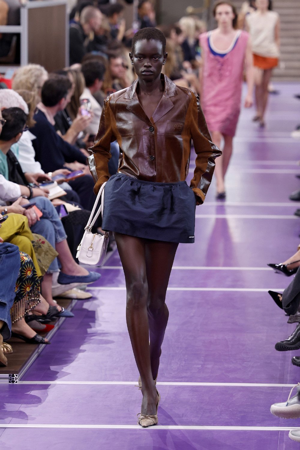 Miu Miu SS27 reescribe sus propios códigos para elevarlos