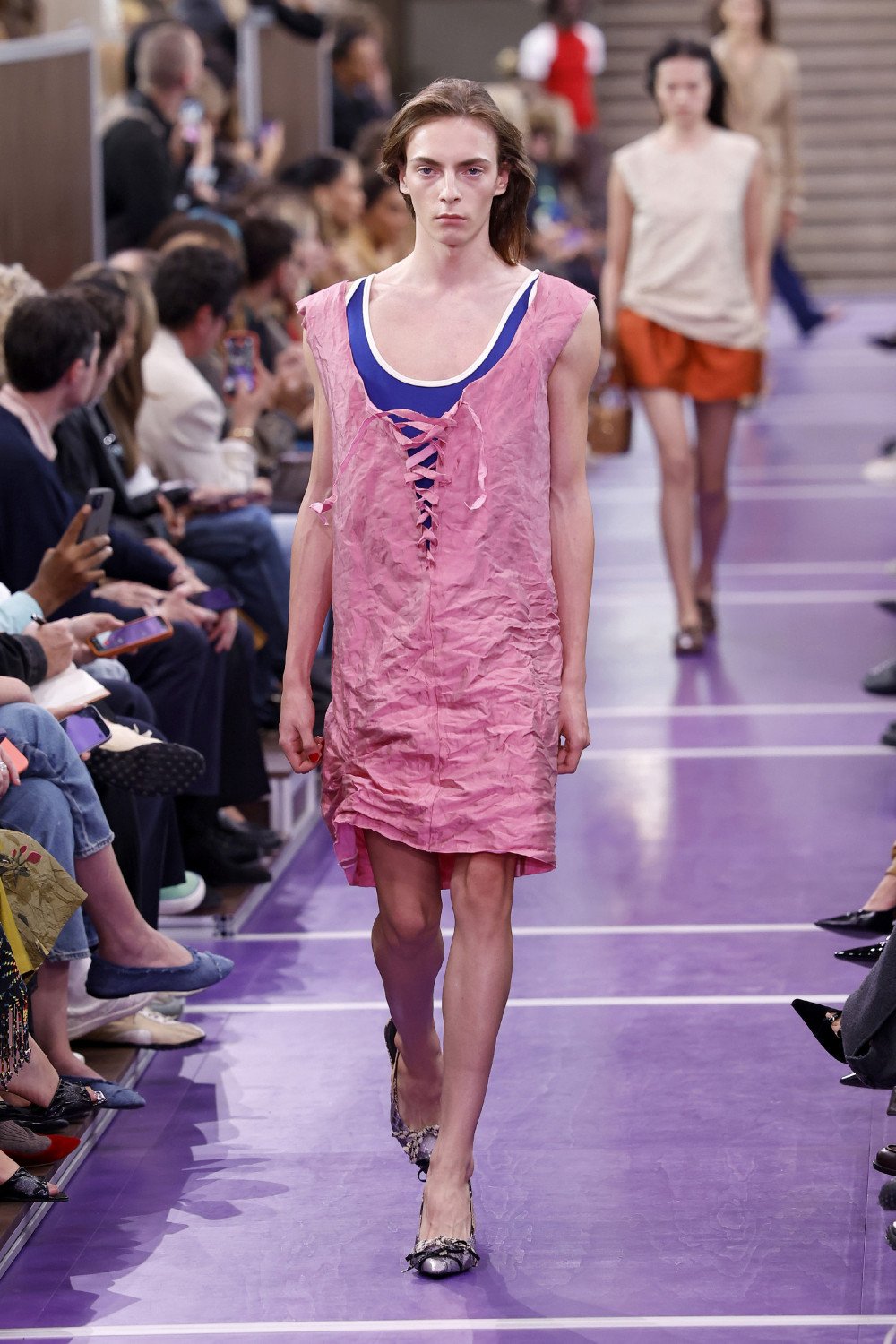 Miu Miu SS27 reescribe sus propios códigos para elevarlos