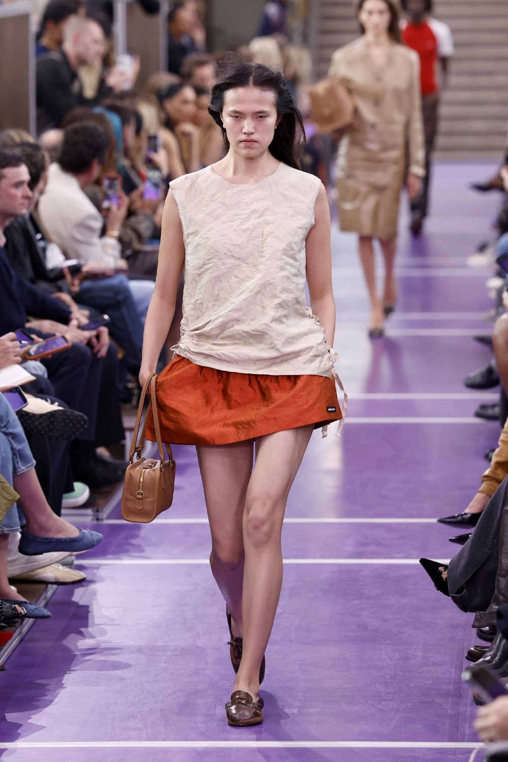 Miu Miu SS27 reescribe sus propios códigos para elevarlos