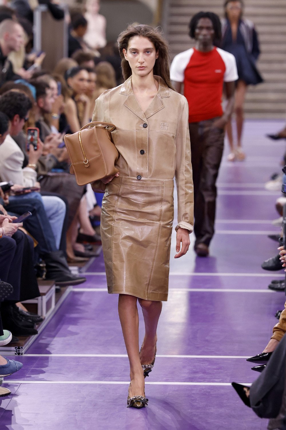 Miu Miu SS27 reescribe sus propios códigos para elevarlos