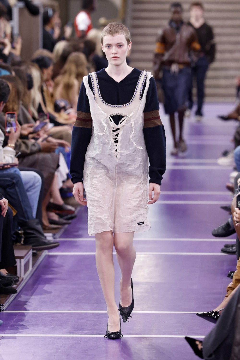 Miu Miu SS27 reescribe sus propios códigos para elevarlos