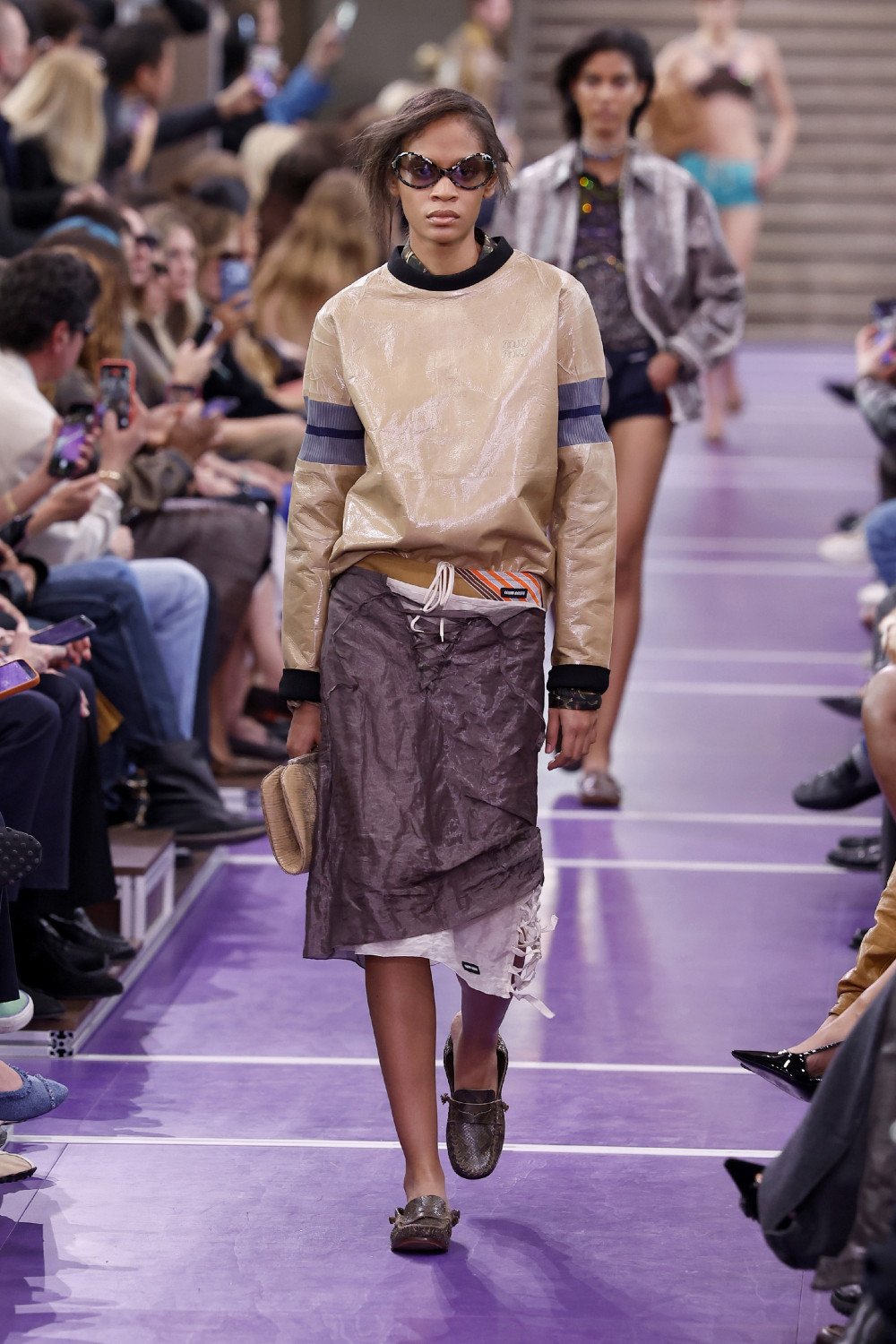 Miu Miu SS27 reescribe sus propios códigos para elevarlos