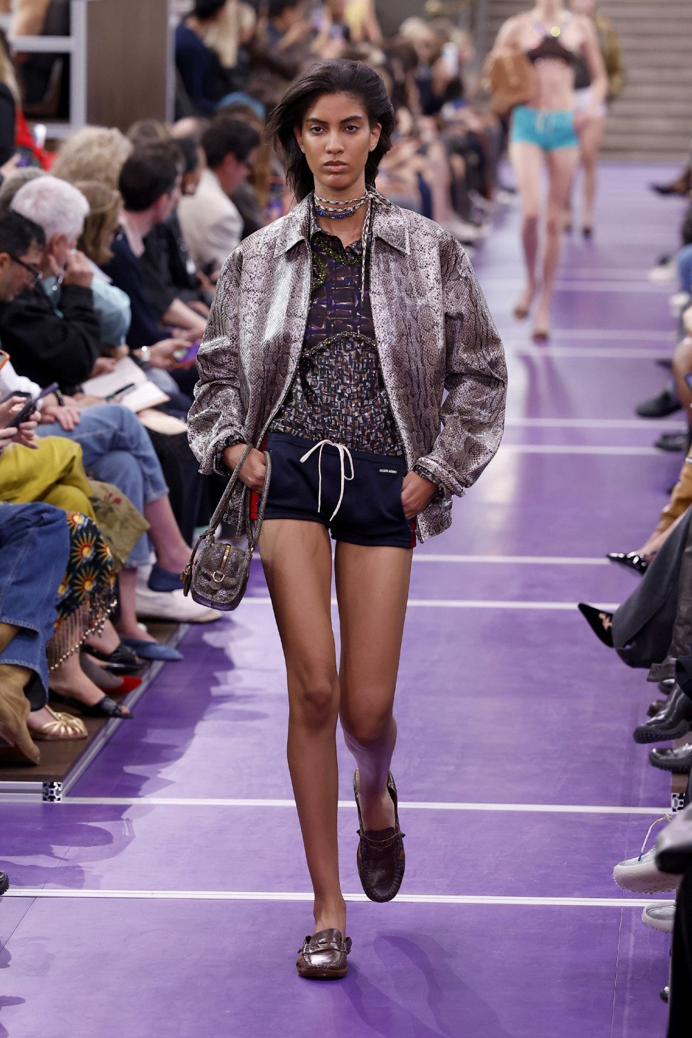Miu Miu SS27 reescribe sus propios códigos para elevarlos