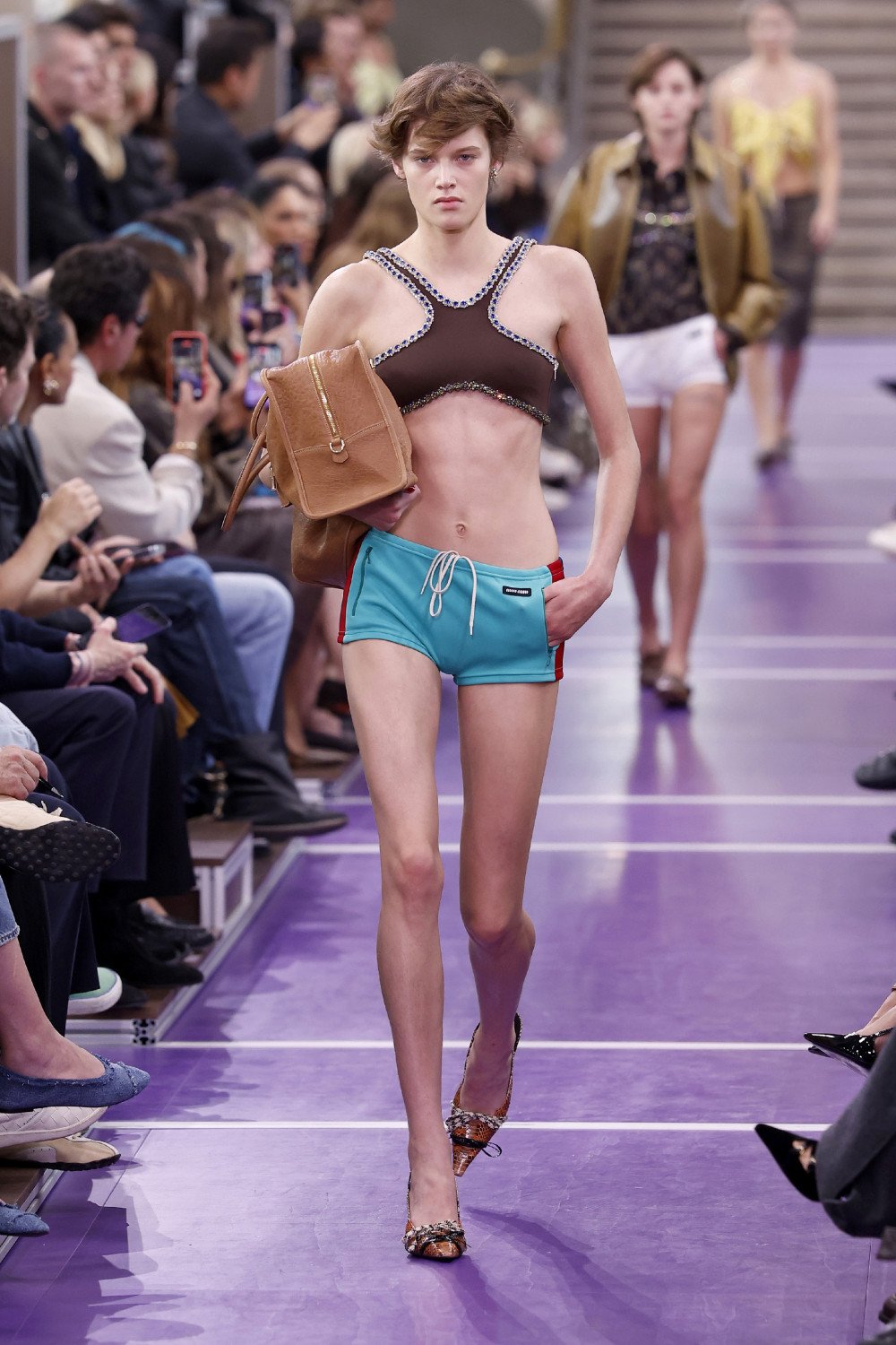 Miu Miu SS27 reescribe sus propios códigos para elevarlos
