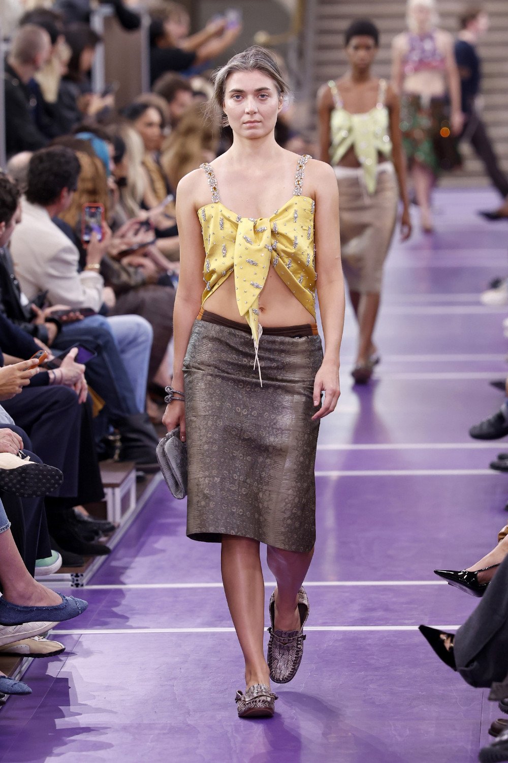 Miu Miu SS27 reescribe sus propios códigos para elevarlos
