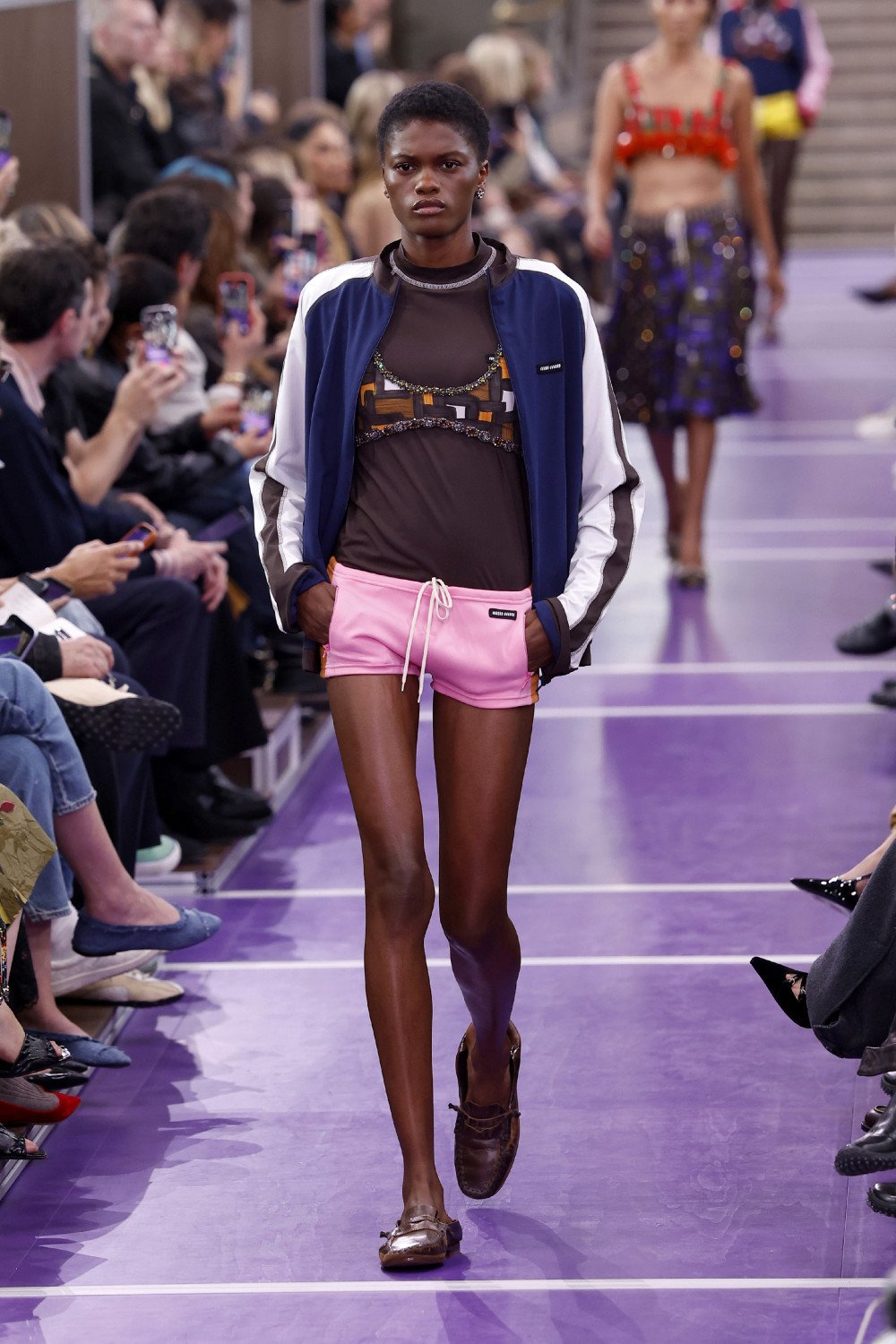Miu Miu SS27 reescribe sus propios códigos para elevarlos