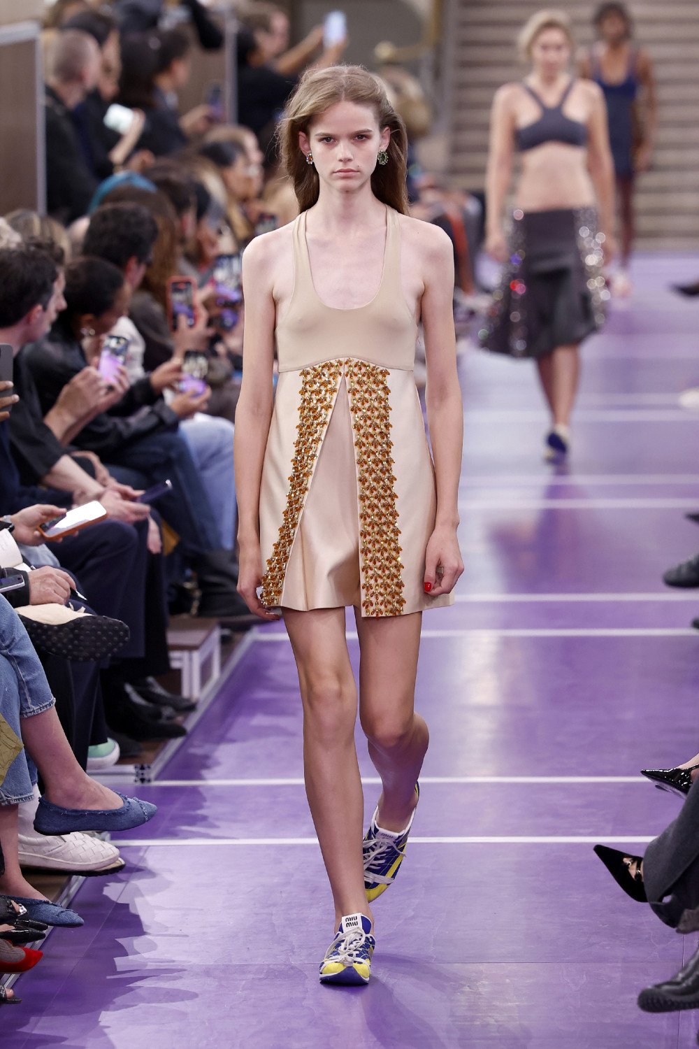 Miu Miu SS27 reescribe sus propios códigos para elevarlos