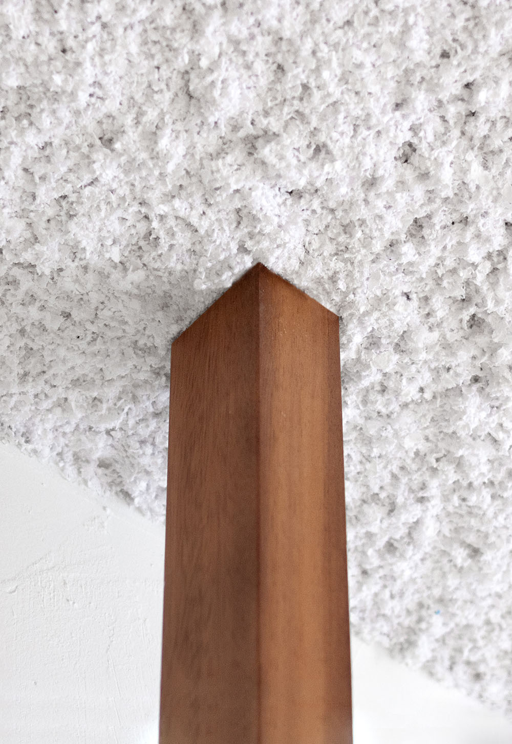 Niko Coffee: Pensando en Blanco halla una joya brutalista