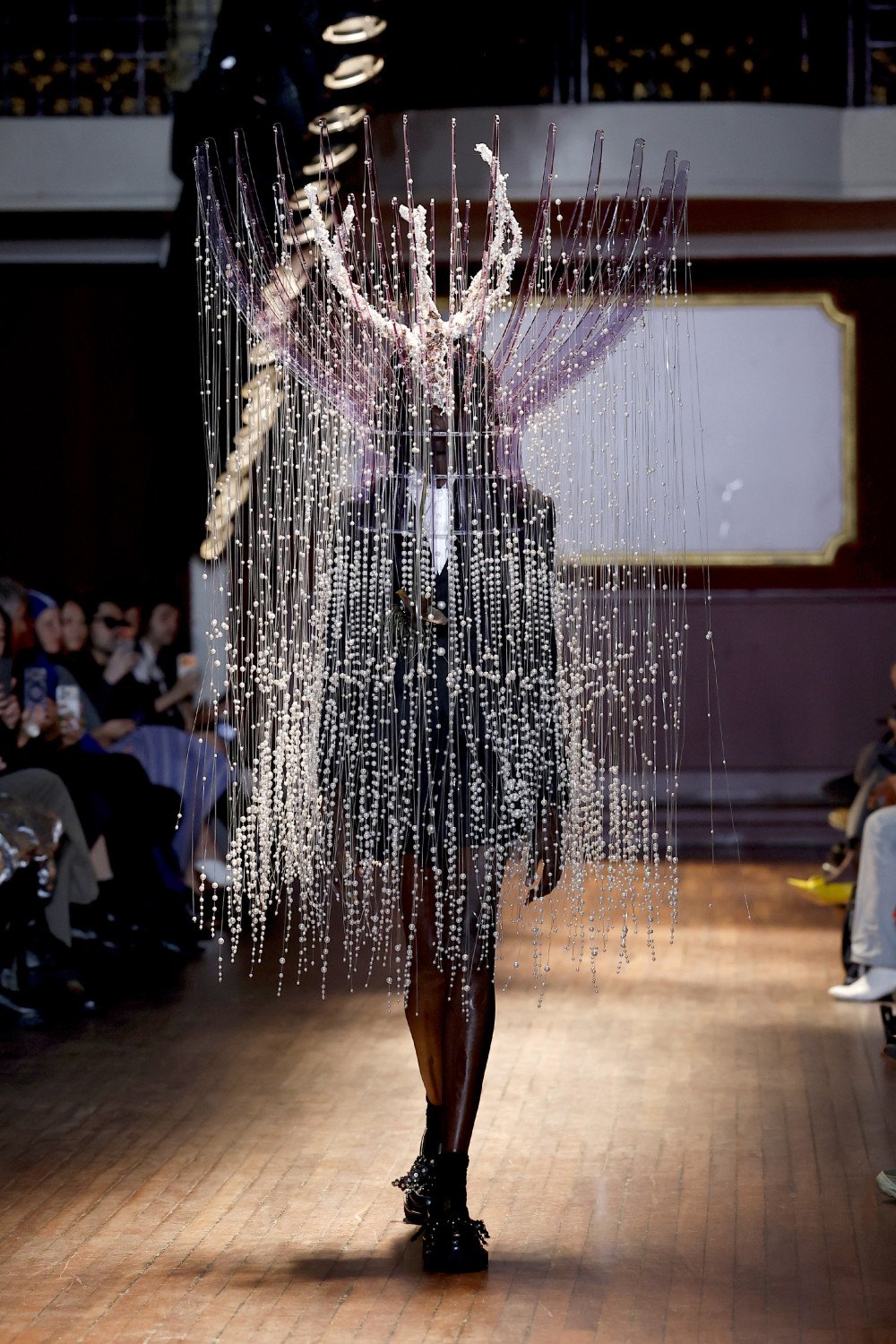 Noir Kei Ninomiya SS27 experimenta con la botánica radical