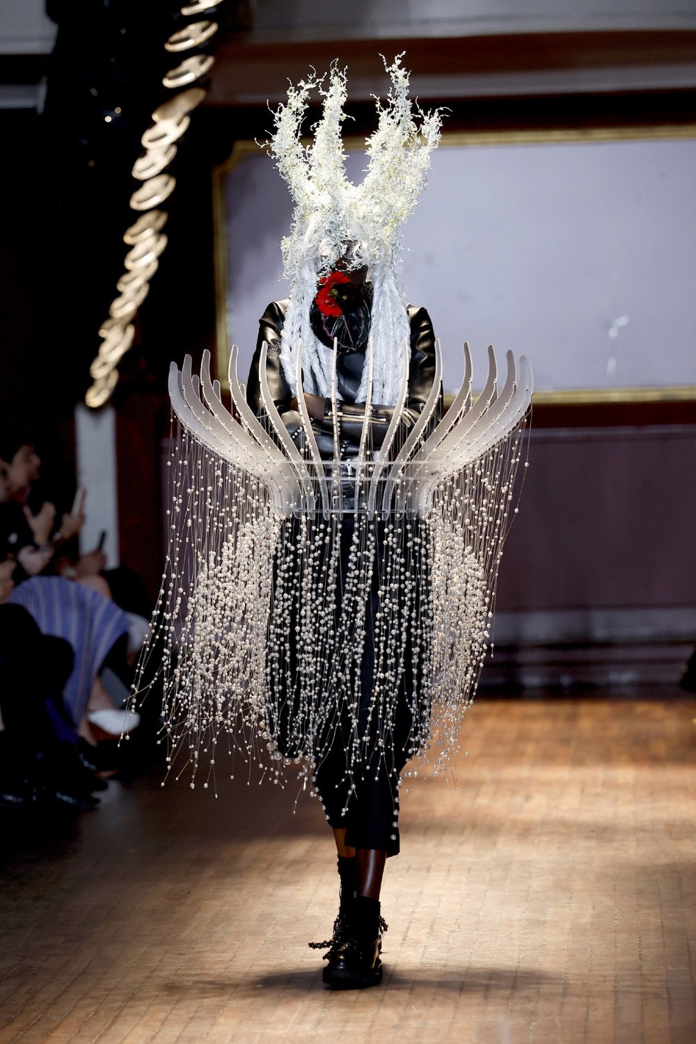 Noir Kei Ninomiya SS27 experimenta con la botánica radical