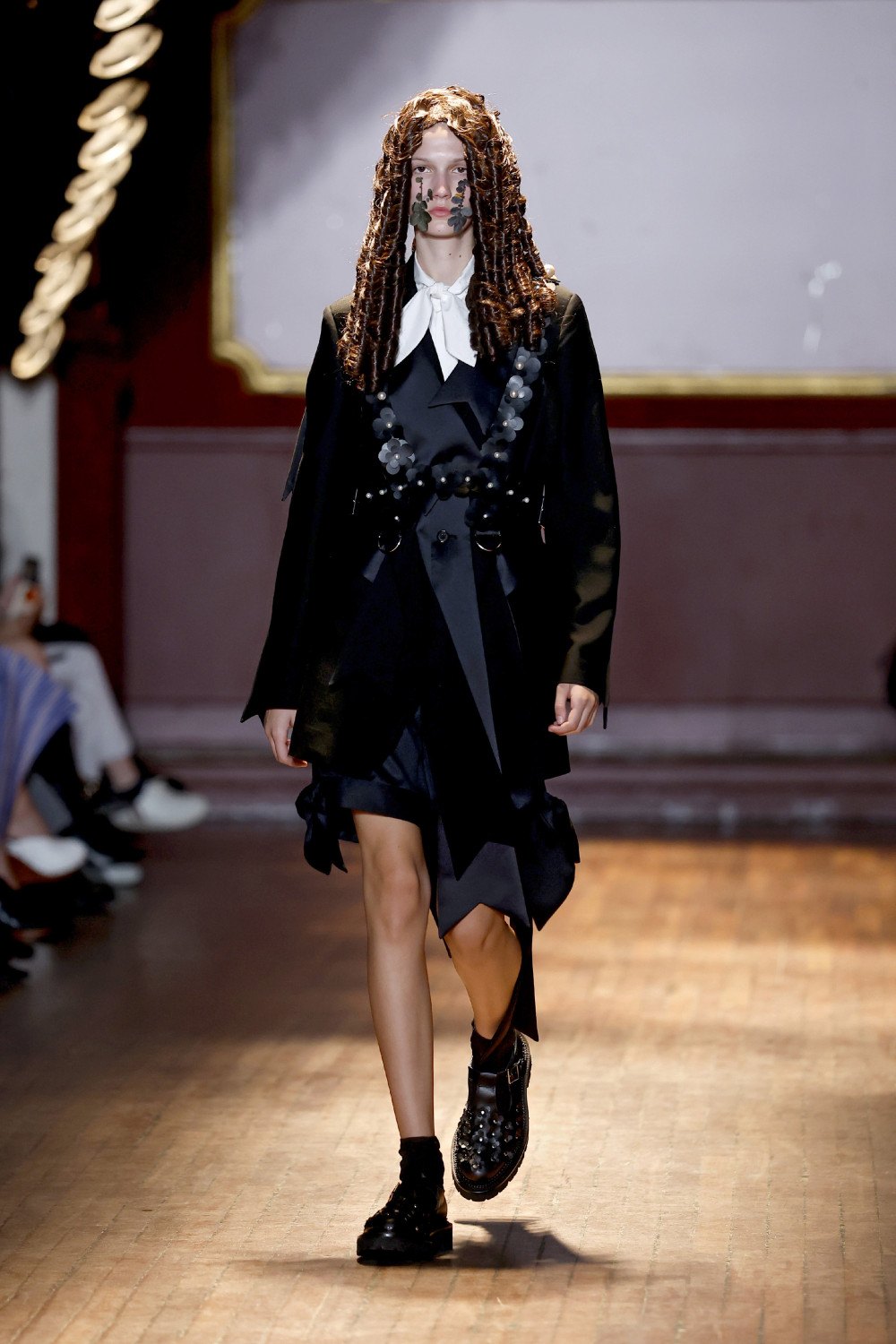 Noir Kei Ninomiya SS27 experimenta con la botánica radical