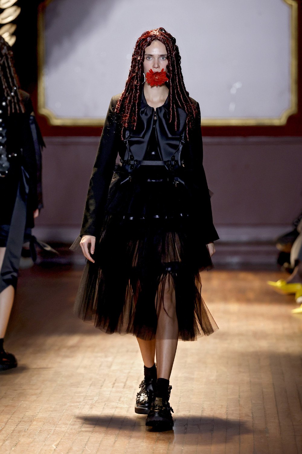 Noir Kei Ninomiya SS27 experimenta con la botánica radical