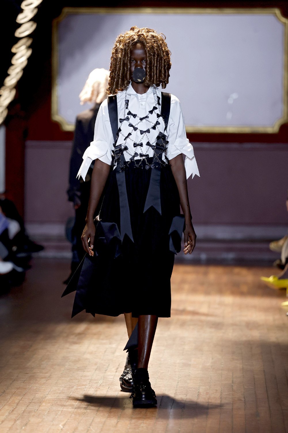 Noir Kei Ninomiya SS27 experimenta con la botánica radical