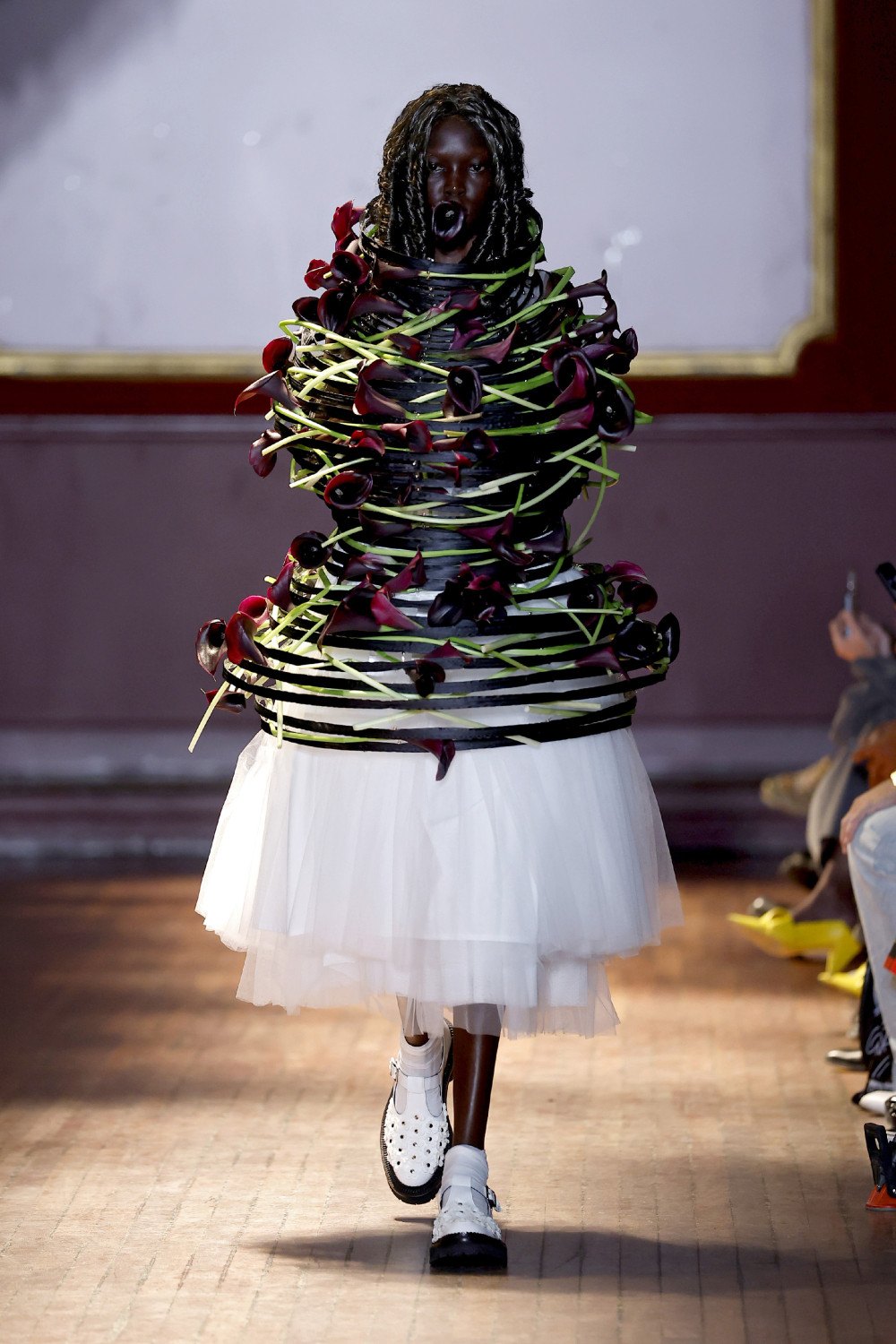 Noir Kei Ninomiya SS27 experimenta con la botánica radical