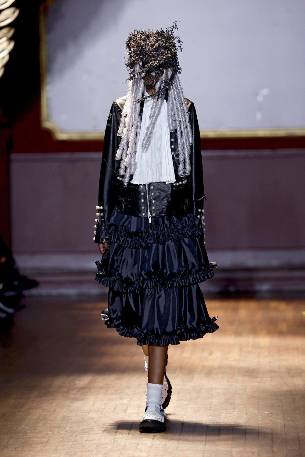 Noir Kei Ninomiya SS27 experimenta con la botánica radical