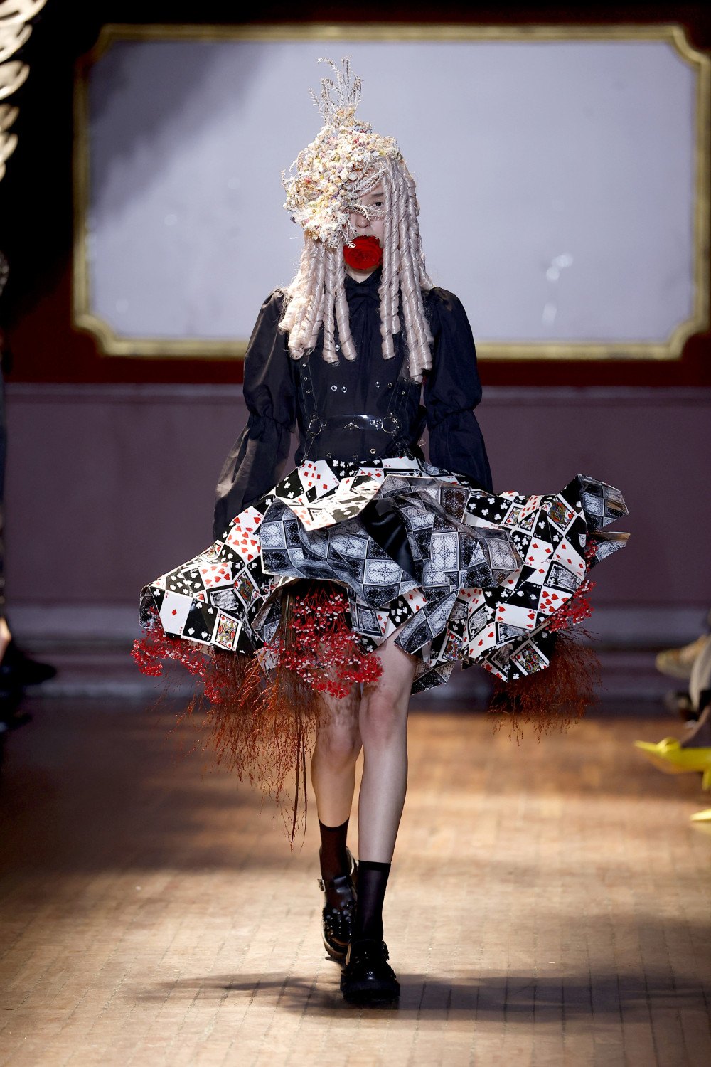 Noir Kei Ninomiya SS27 experimenta con la botánica radical