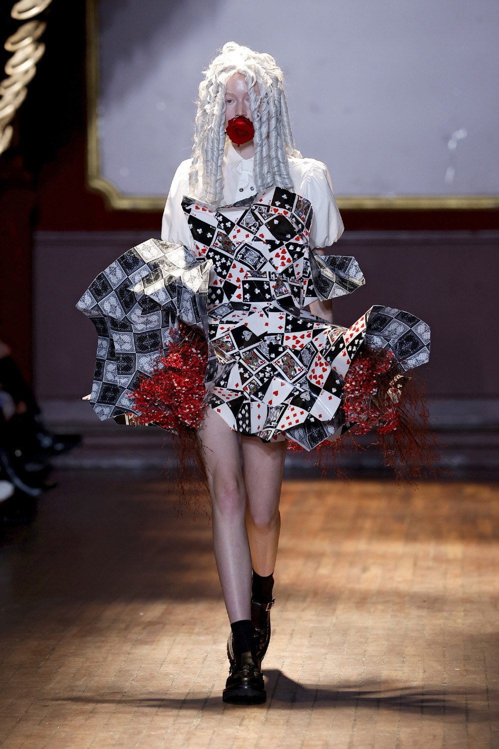 Noir Kei Ninomiya SS27 experimenta con la botánica radical