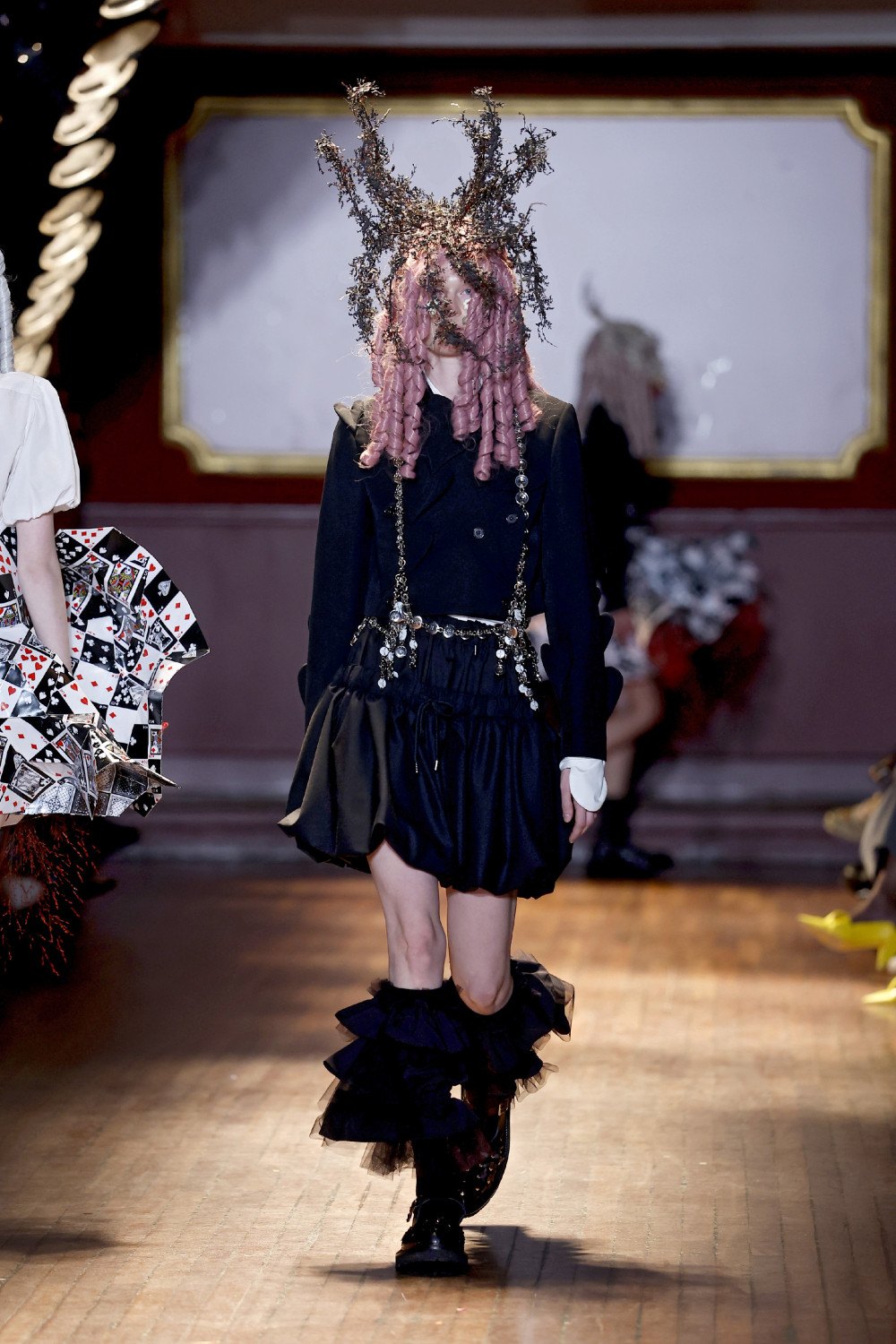 Noir Kei Ninomiya SS27 experimenta con la botánica radical