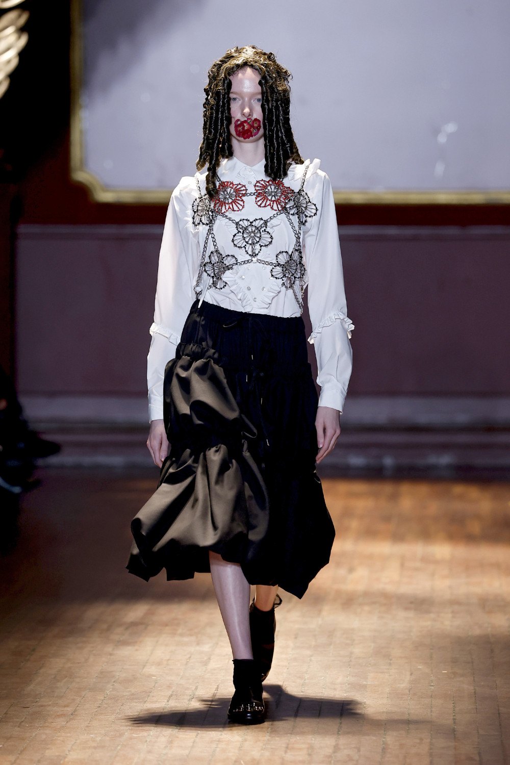 Noir Kei Ninomiya SS27 experimenta con la botánica radical