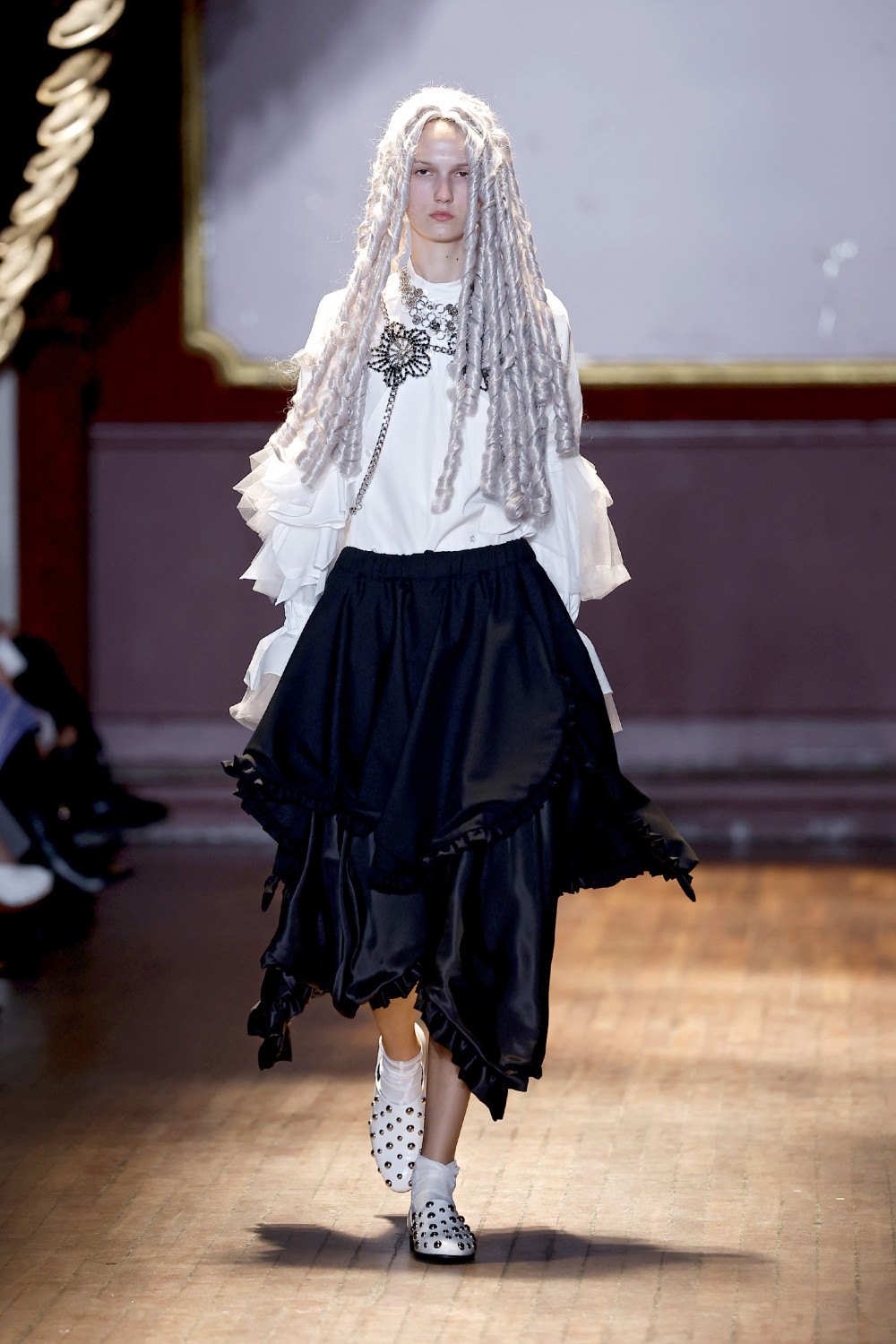 Noir Kei Ninomiya SS27 experimenta con la botánica radical