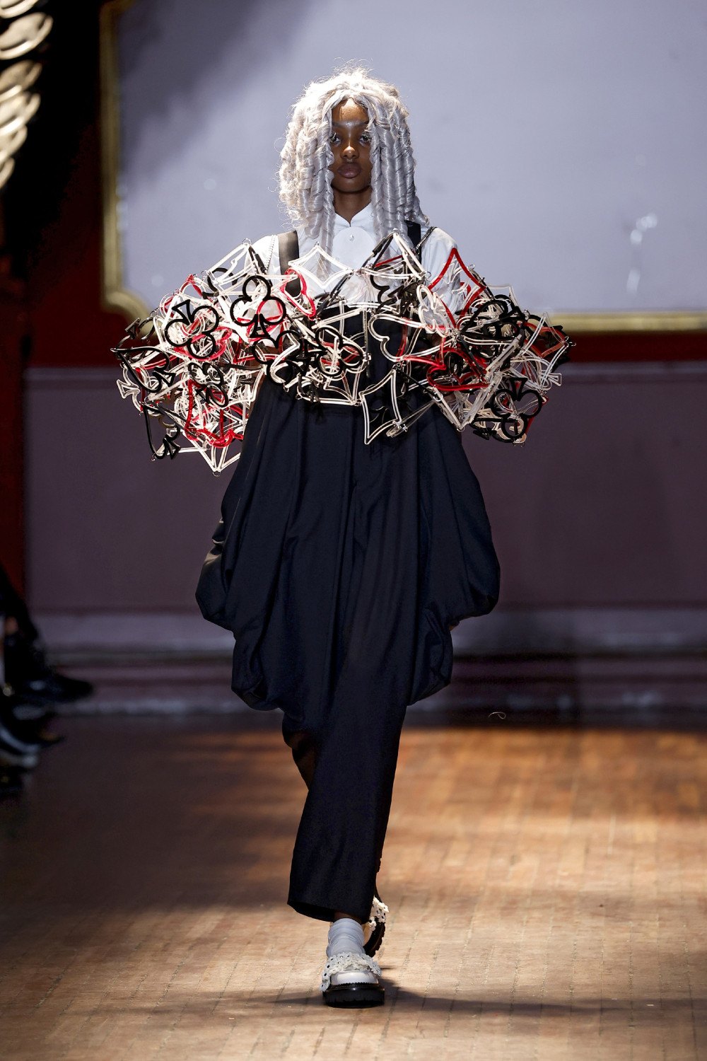 Noir Kei Ninomiya SS27 experimenta con la botánica radical
