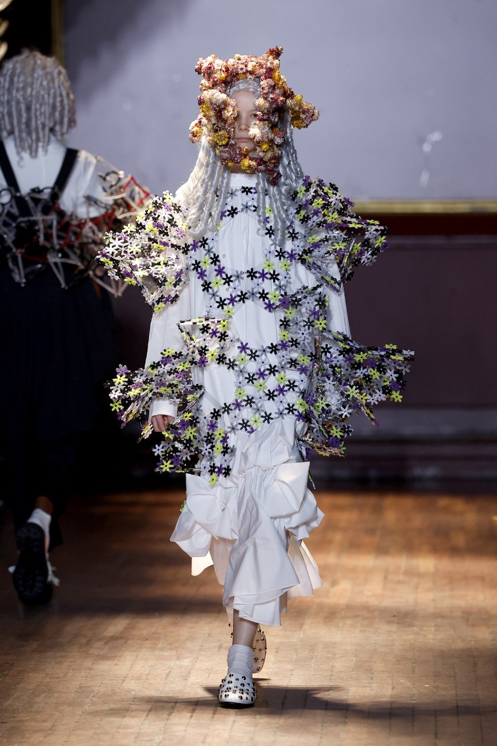 Noir Kei Ninomiya SS27 experimenta con la botánica radical