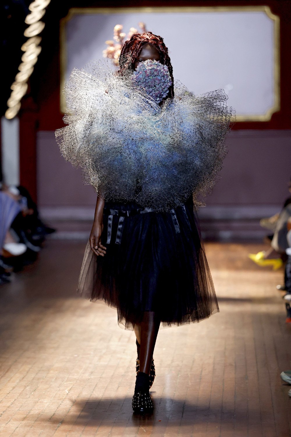 Noir Kei Ninomiya SS27 experimenta con la botánica radical