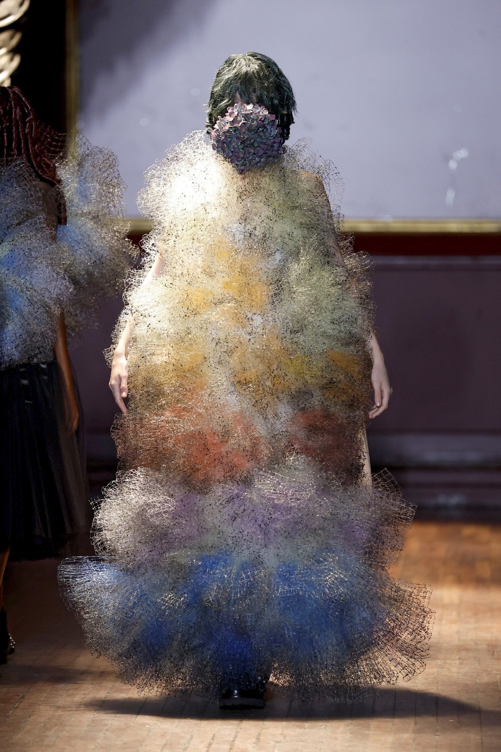 Noir Kei Ninomiya SS27 experimenta con la botánica radical