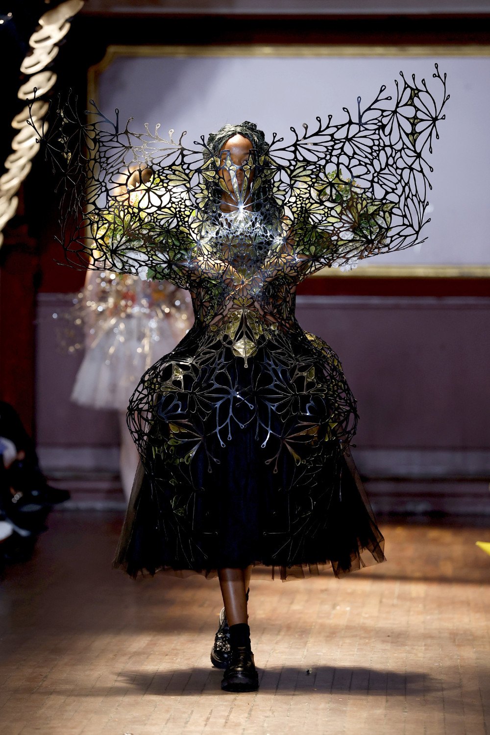Noir Kei Ninomiya SS27 experimenta con la botánica radical