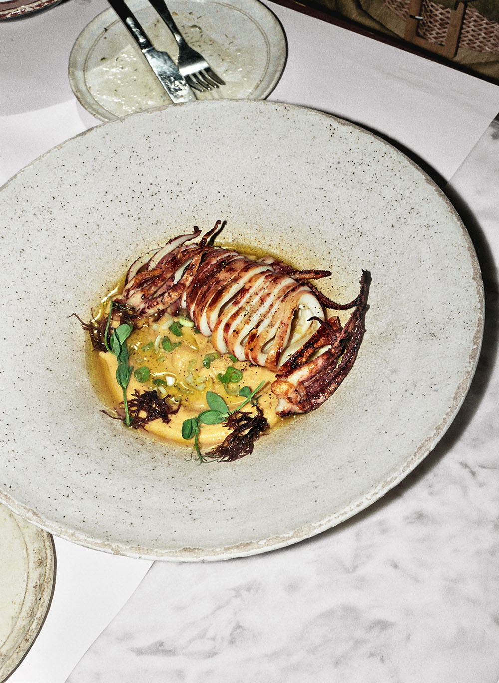 Symeon Kamsizoglou presenta Ypseli. La nueva cocina griega