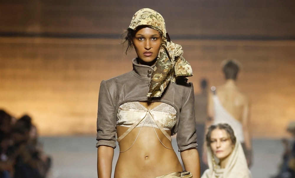 O’Barret en 080 BCN Fashion renace con una moda envolvente