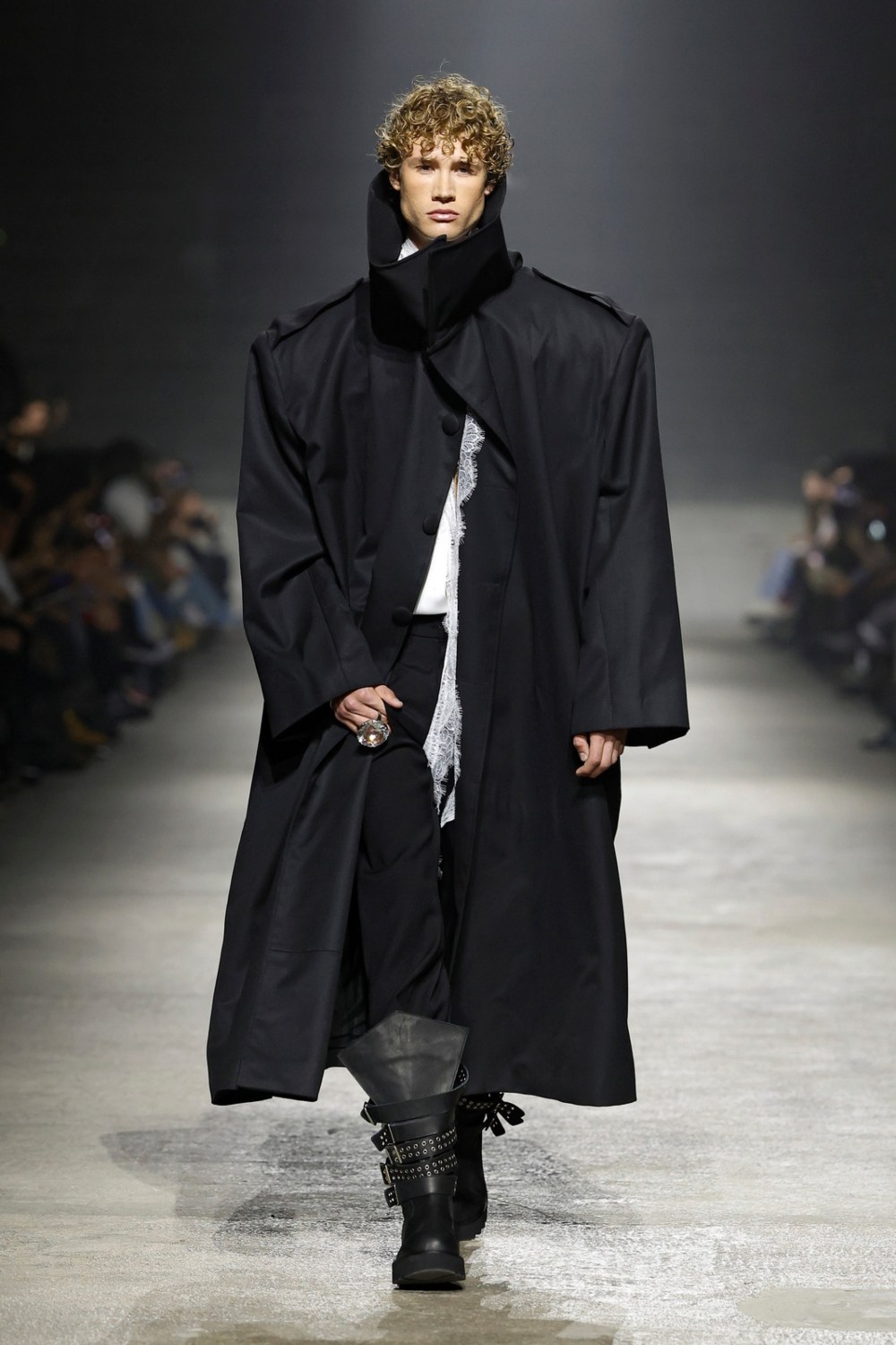 Pat Equilux en 080 BCN Fashion fija su diseño con memoria