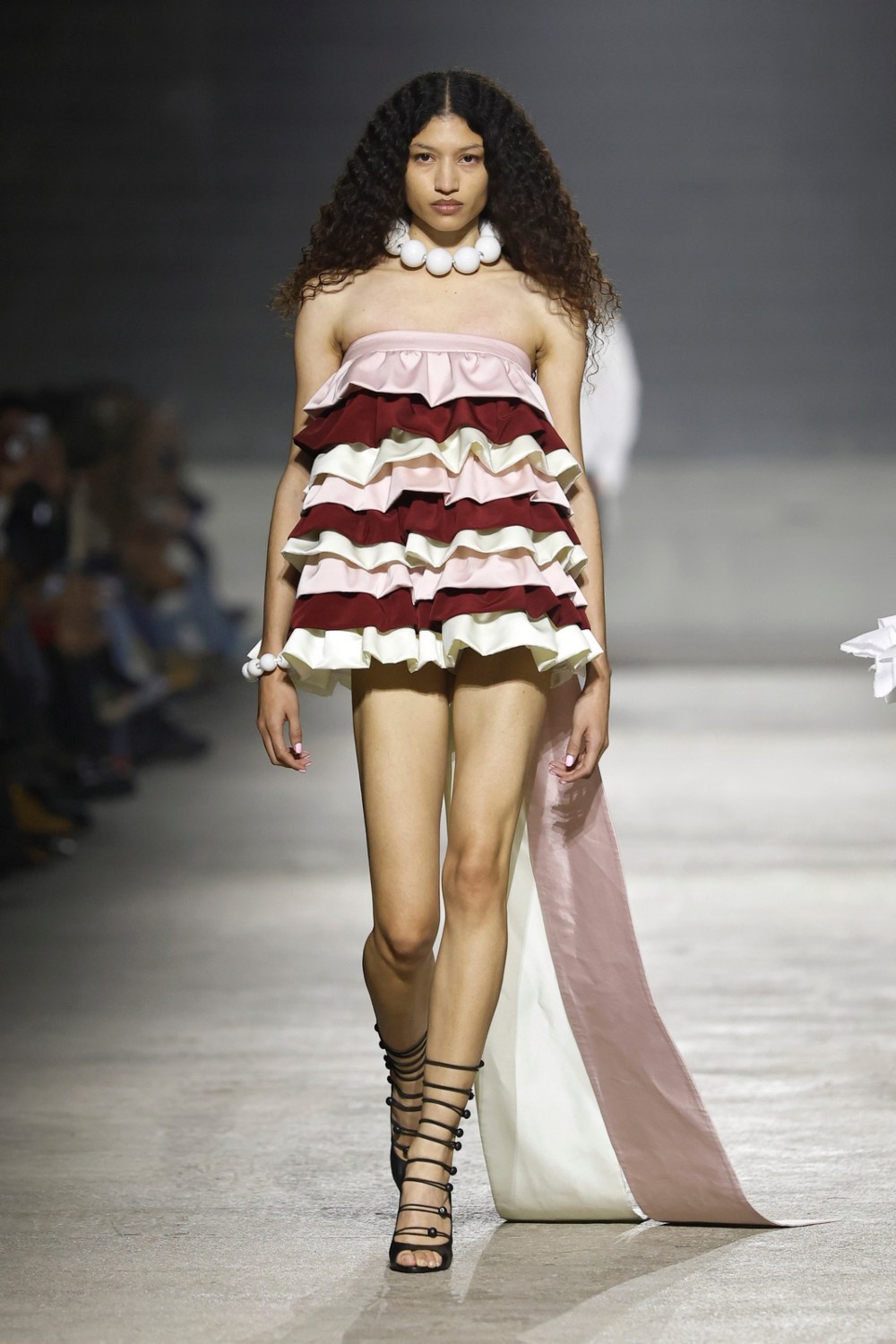 Pat Equilux en 080 BCN Fashion fija su diseño con memoria