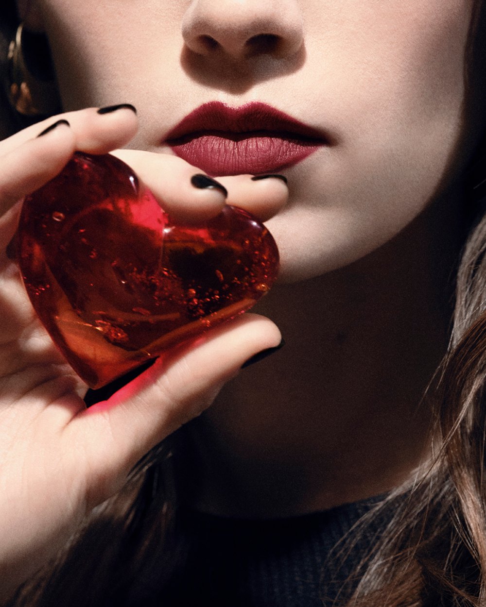YSL Beauty rinde homenaje al diseñador con un aroma cálido