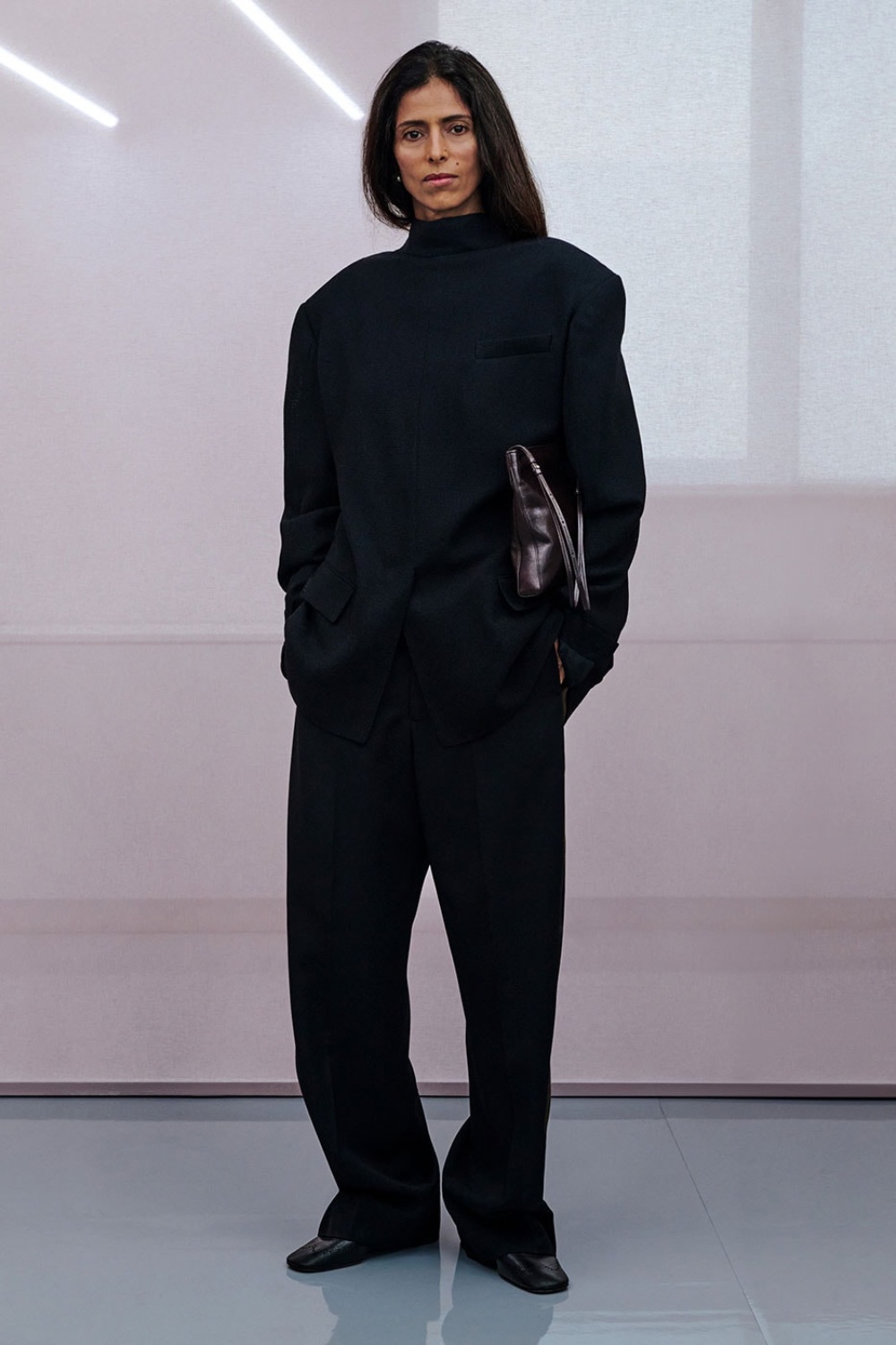 Phoebe Philo profundiza en su lujo arquitectónico para SS27