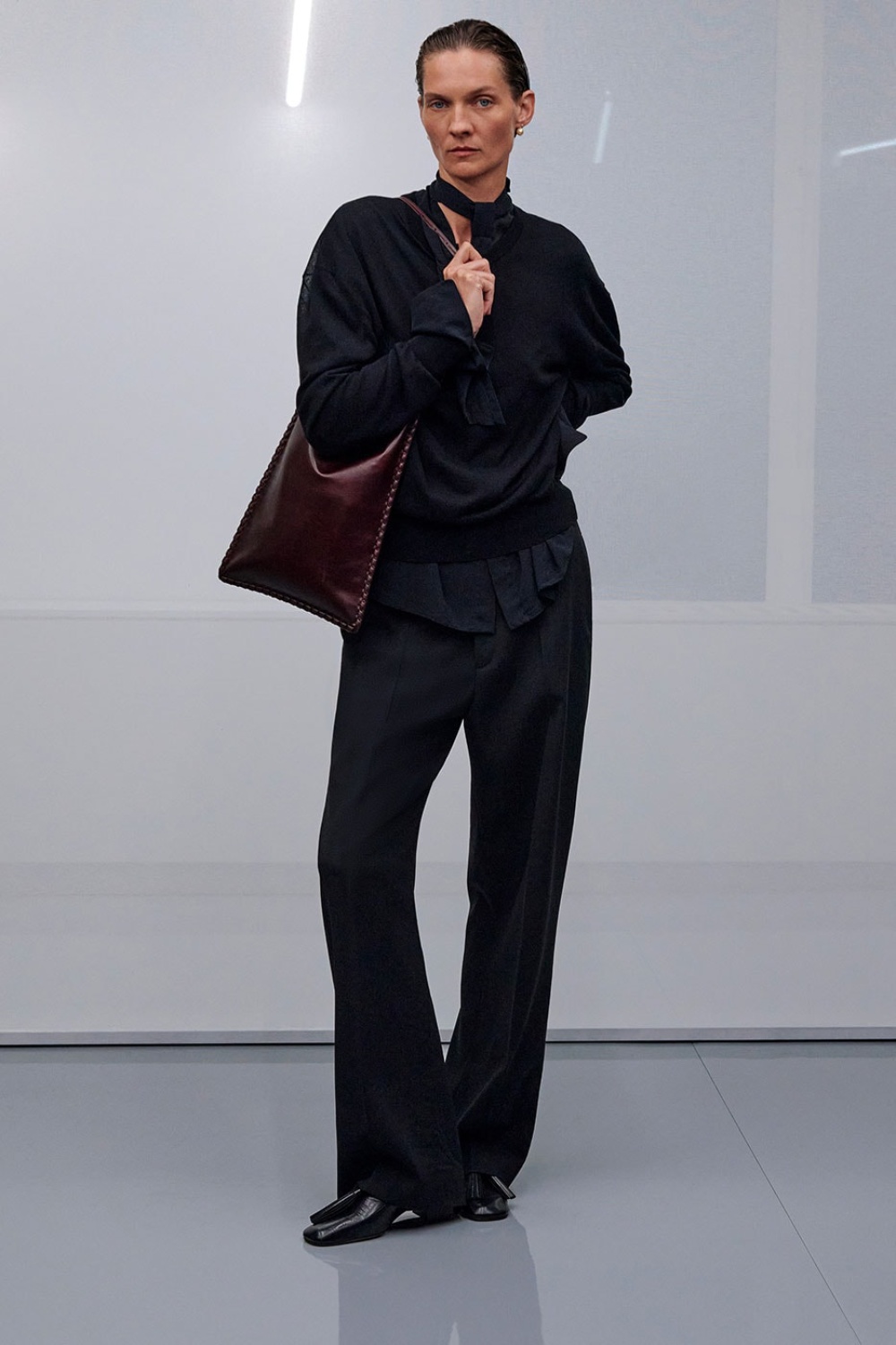 Phoebe Philo profundiza en su lujo arquitectónico para SS27