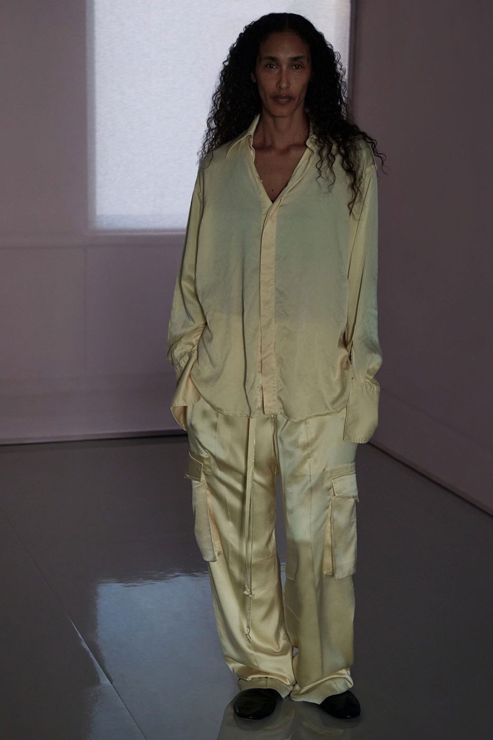 Phoebe Philo profundiza en su lujo arquitectónico para SS27