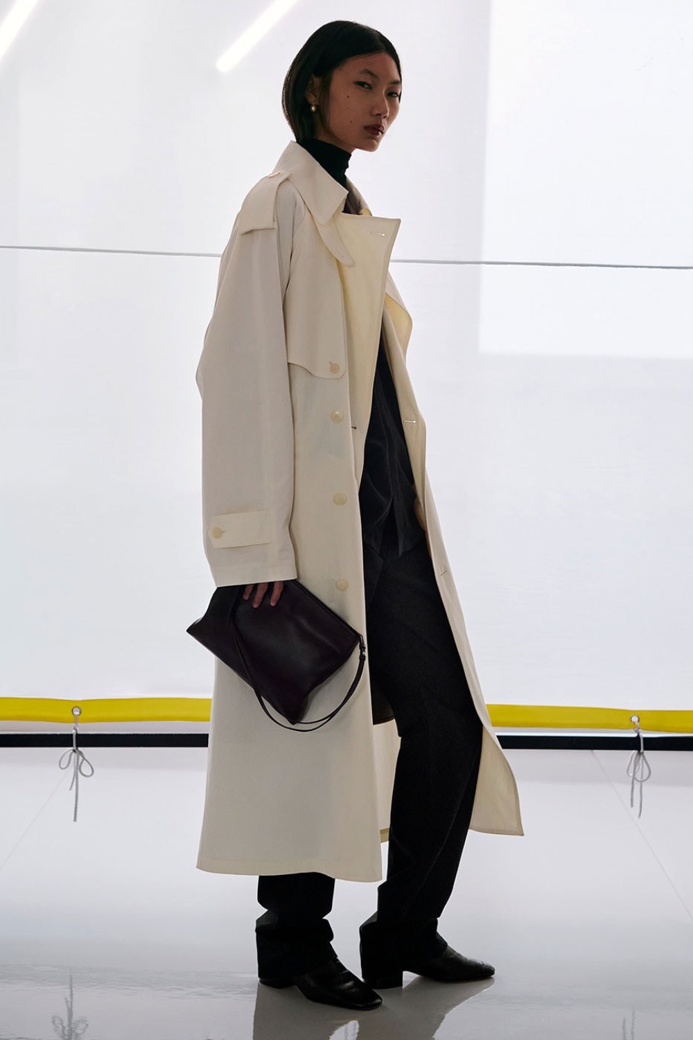 Phoebe Philo profundiza en su lujo arquitectónico para SS27