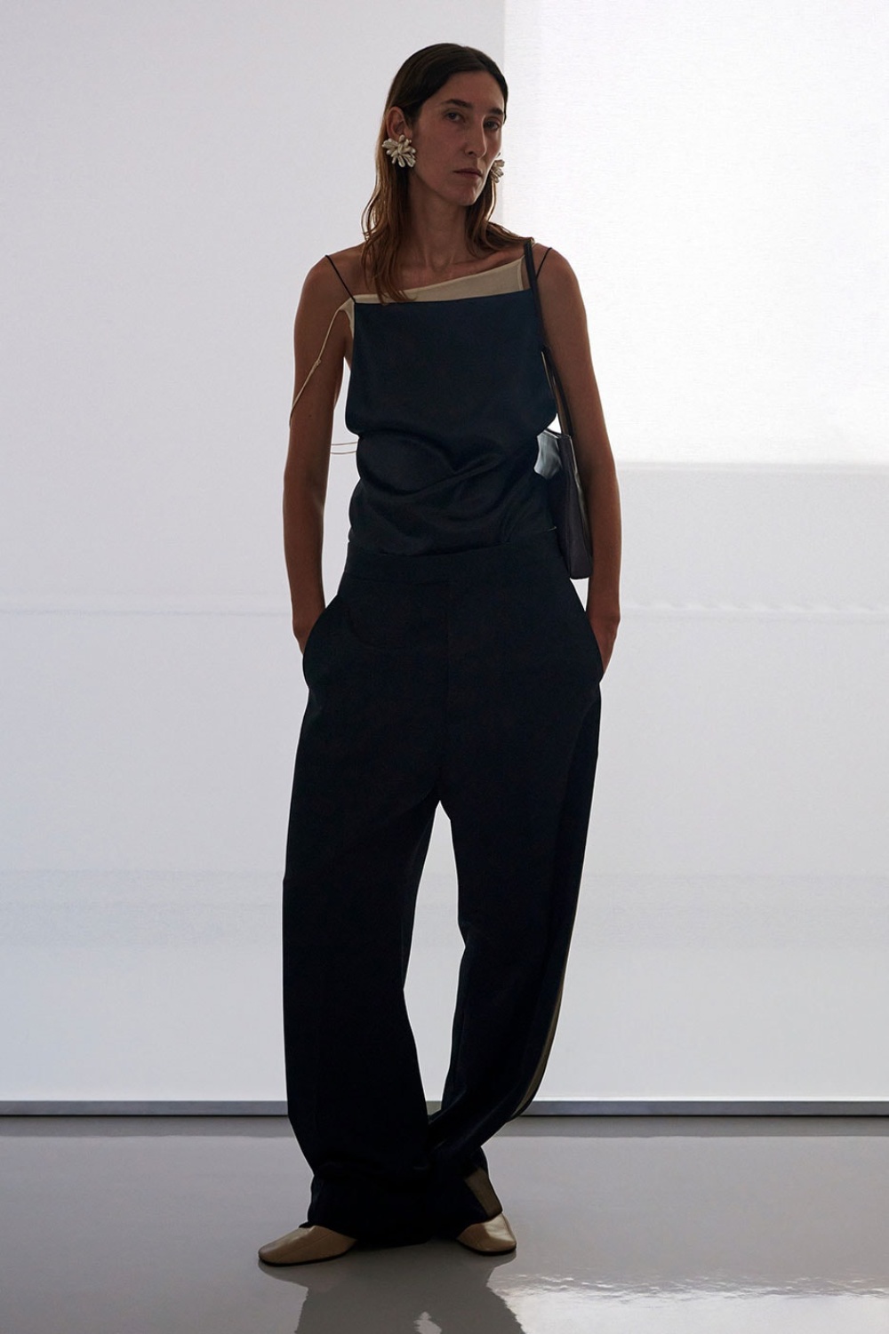 Phoebe Philo profundiza en su lujo arquitectónico para SS27